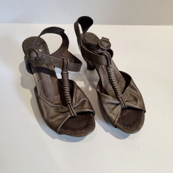 Chocolate Negro Leather Heels - Picture 1 of 8